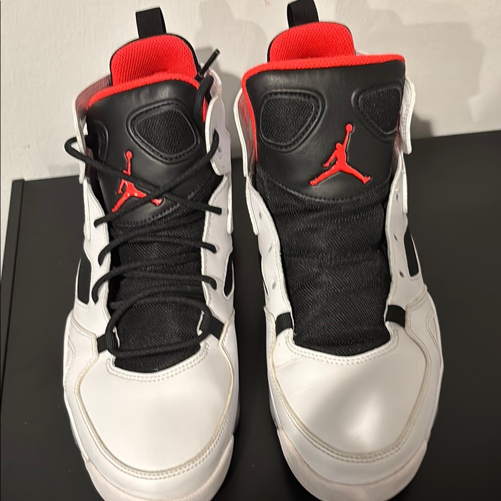 Jordan Black and Red Sneakers High-Top Design